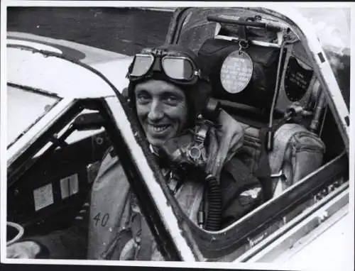 Foto Militärflugzeug, Sergeant Pilot W.G.R. Johnstone
