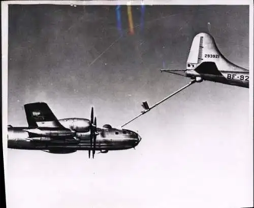 Foto Amerikanisches Militärflugzeug, US Air Force, Betankung in der Luft