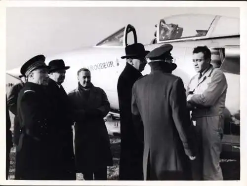 Foto Französisches Militärflugzeug, Französischer Minister, Transport