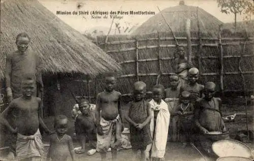 CPA Mission du Shiré des Pères Montfortains, Afrique, Scène de Village
