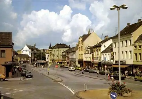 Ak Viersen in Nordrhein Westfalen,  Gereonsplatz, belebte Straße, alte und neue Gebäude, Wolke...