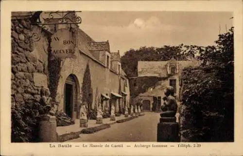 Ak La Baule Loire Atlantique, Eingang zum Manoir de Careil, berühmte Auberge, Statue, Pflasterstr