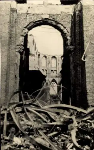 Ak Rotterdam Südholland Niederlande, Ruinen der St. Laurenskerk, Trümmerlandschaft, schwarz-weiß 
