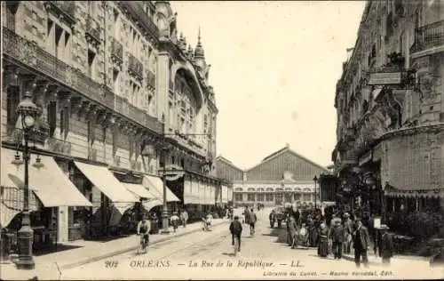Ak Orléans Loiret, La Rue de la République,  Architektur, Straßenszene
