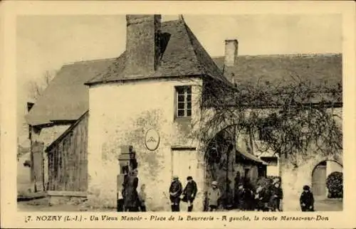 Ak Nozay Essonne, Vieux Manoir, Platz der Beurrerie, linke Route, Schwarz-Weiß-Foto