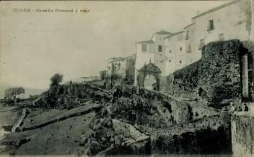 Ak Ronda Andalusien Spanien, Historische Mauern, Gebäude, Hügel, Schwarz-Weiß-Fotografie
