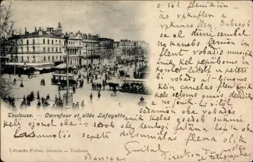 Ak Toulouse Haute Garonne, Straße mit großen Gebäuden, Straßenbahn, lebhafte Szenerie, viele Mens