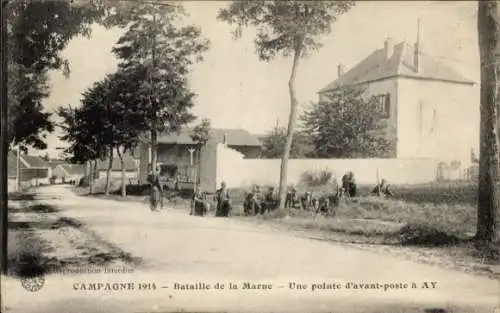 Ak Mareuil sur Ay Marne, Campagne 1914, bataille de la Marne, Vorposten, Straße, Bäume