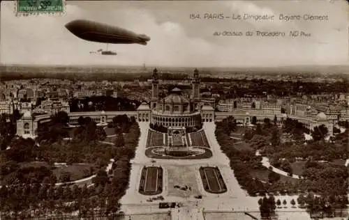 Ak Paris XVI Trocadéro, Luftschiff Bayard-Clément, Trocadéro, Luftaufnahme,  Ansicht