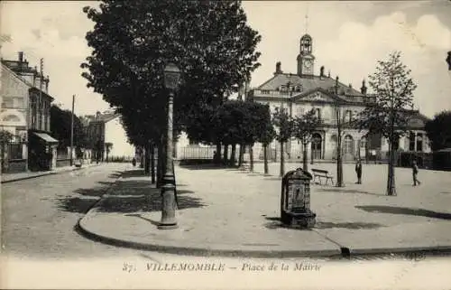 Ak Villemomble Seine Saint Denis, Historisches Gebäude, Platz mit Laternen, ruhige Straße, ältere