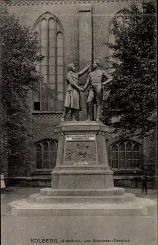 Ak Kolberg in der Mark, Nettelbeck- und Gneisenau-Denkmal, Statue, sehen