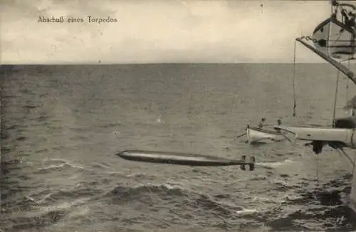 Ak Deutsches Kriegsschiff auf hoher See, Abschuss eines Torpedos
