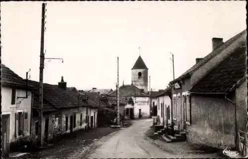 Ak St-Etienne-de-Vicq Allier, Rue principale, Kirchturm