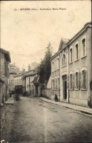 Ak Bourg en Bresse Ain, Schwarzes und weißes Foto, schmale Straße, Gebäude der Institution Saint-