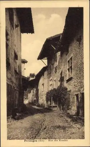 Ak Perouges Ain, Historische Gasse, alte Gebäude, Pflastersteinweg, ruhige Atmosphäre