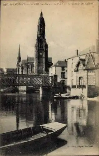 Ak Saint Laurent sur Sèvre Vendée, Brücke über die Sèvre, Kirchen im Hintergrund, Boot im Vorderg