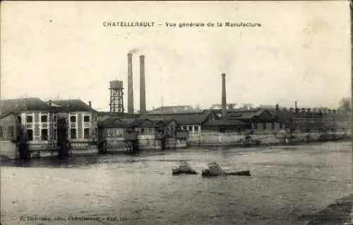 Ak Châtellerault Vienne, Bild der Fabrik, Wasserstraße, Gebäude, Schornsteine, alte 