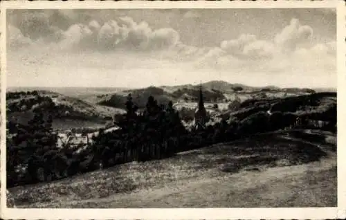Ak Oerlinghausen in Lippe, Landschaft mit Bergen, Kirche im Hintergrund,  