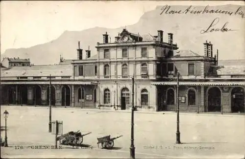 Ak Grenoble Isère, Bahnhof, Architektur,  Ansicht, Gebirgen im Hintergrund