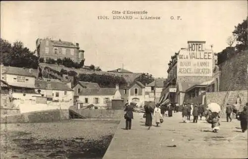 Ak Saint Enogat Dinard Ille et Vilaine, Côte d'Emeraude, DINARD L'Arrivée, Hotel de la Vallée, St