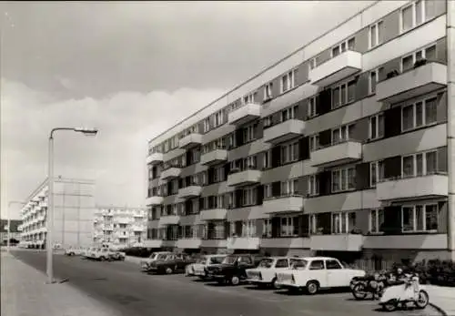 Ak Wittenberge an der Elbe Prignitz, Wohngebäude, Dr.-Allende-Viertel, parkende Autos