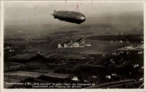 Ak Friedrichshafen am Bodensee, Luftschiff Graf Zeppelin, Zeppelinwerft, Fliegeraufnahme