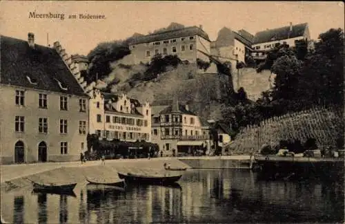 Ak Meersburg am Bodensee, Meersburg am Bodensee, Hausfassaden, Boote, Burgen auf dem Hang