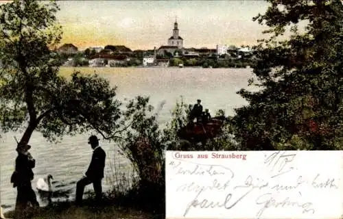 Ak Strausberg in der Mark, Gesamtansicht, Paar am Ufer, Schwan