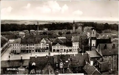 Ak Wittstock Dosse in der Prignitz, Stadtansicht,  Gebäude, Bürgersteige, Wolken am Himmel