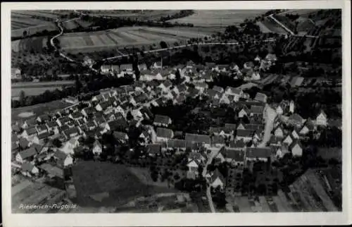 Ak Riederich bei Reutlingen, Luftaufnahme von  viele Häuser, ländliche Umgebung