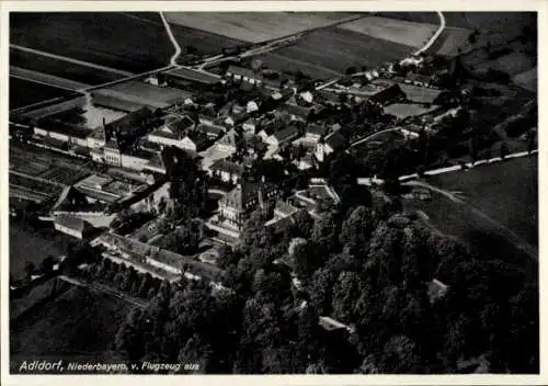 Ak Landshut in Niederbayern, Luftaufnahme von Adldorf, ländliche Umgebung, Typische bayerische Ar