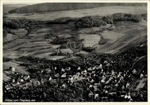 Ak Schlat in Württemberg, Luftaufnahme von  ländliche Landschaft,  Bauweise, Natur