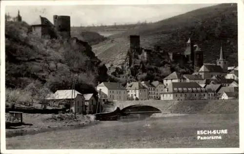 Foto Ak Esch Sure Luxemburg, Panorama mit Burg, Brücke, Kirche