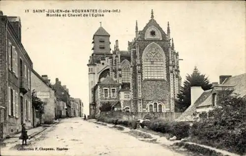 CPA Saint Julien de Vouvantes Loire Atlantique, Montée et Chevet de l'Eglise