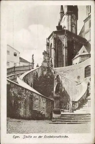 Ak Cheb Eger Reg. Karlsbad, Partie an der Erzdekanatkirche, Treppe