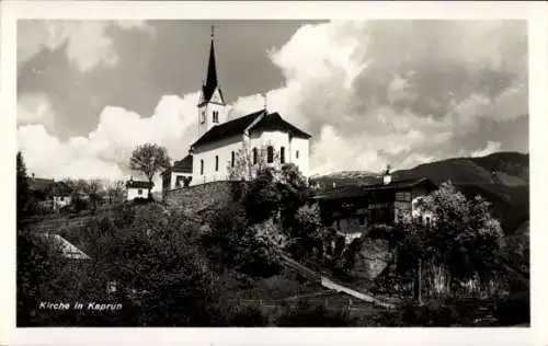 Ak Kaprun in Salzburg, Kirche in  malerische Landschaft, Wolken, grüne Bäume