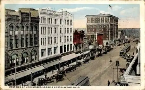 Ak Akron Ohio USA, West Side of Main Street,  Gebäude, alte Autos, Straßenbahn, Flagge