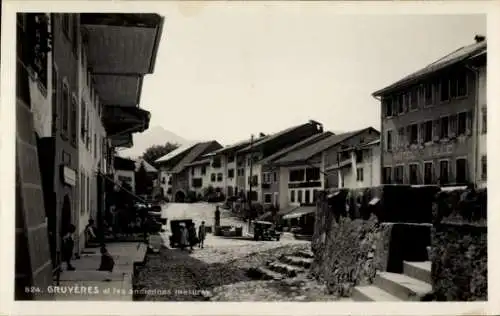 Ak Gruyères Kanton Freiburg Schweiz, Alter Straßenblick,  Gebäude, Hotel Ville, schwarze weiße Ka