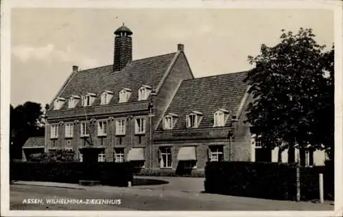 Ak Assen Drenthe Niederlande, Wilhelmina-Ziekenhuis,  Architektur, Schwarz-Weiß-Foto