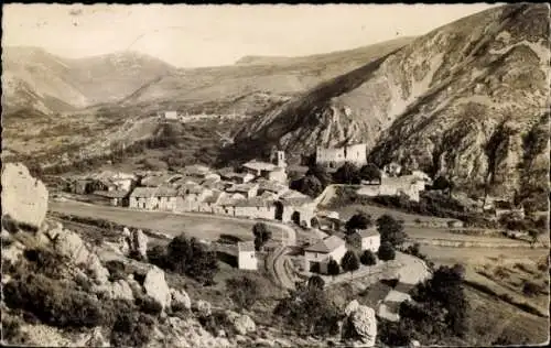Ak Gréolières Alpes Maritimes, Ansicht der Stadt, Berglandschaft,  Architektur, Schwarz-Weiß-Foto