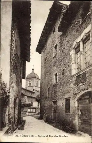 Ak Perouges Ain, Alte Gasse, Kirche im Hintergrund,  Architektur