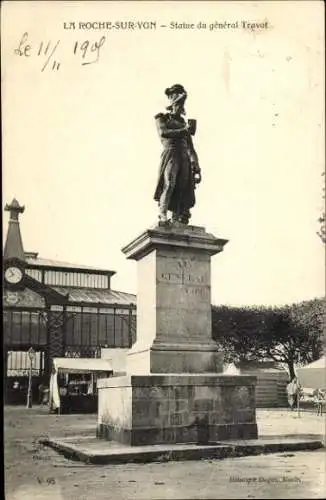 Ak La Roche sur Yon Vendee, Statue du general Travot