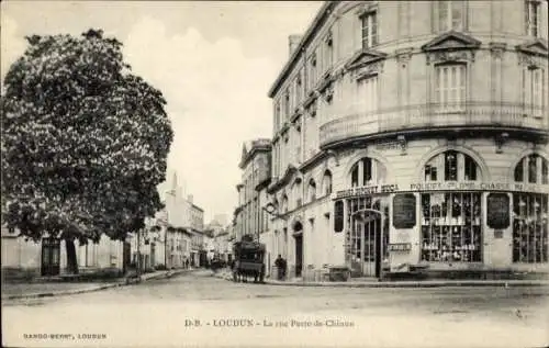 Ak Loudun Vienne, Stadtansicht, rue Porte-de-Chinon, Gebäude, Straßenansicht, Pferdewagen