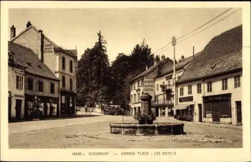 Ak Giromagny Schermenei Territoire de Belfort, Grande Place, Hotels, Brunnen, Bazar Central,  Arc