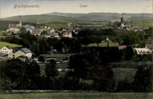 Ak Bischofswerda in Sachsen, Panoramaansicht von  Hügel und Kirche, grüne Landschaft
