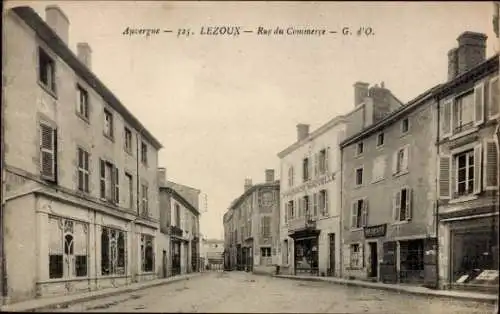 Ak Lezoux Puy de Dôme, Auvergne, Rue du Commerce,  Häuser, schwarz-weiß, 