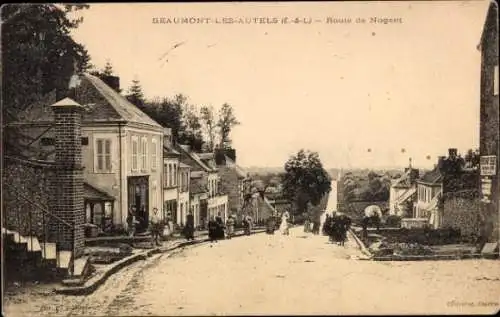 Ak Beaumont les Autels Eure et Loir, Route de Nogent