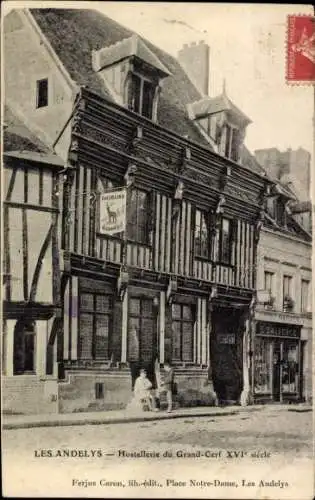 Ak Les Andelys Eure, Hostellerie du Grand-Cerf XVI. Jahrhundert,  Architektur, Besucher vor dem H
