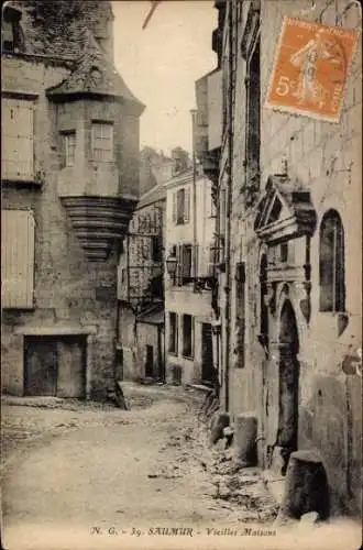 Ak Saumur Maine et Loire, Altstadt, enge Gasse,  Architektur, alte Häuser