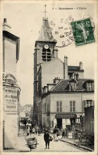 Ak Suresnes Hauts de Seine, Kirche mit Turm, zahlreiche Menschen, alte Gebäude, Pferdefuhrwerke